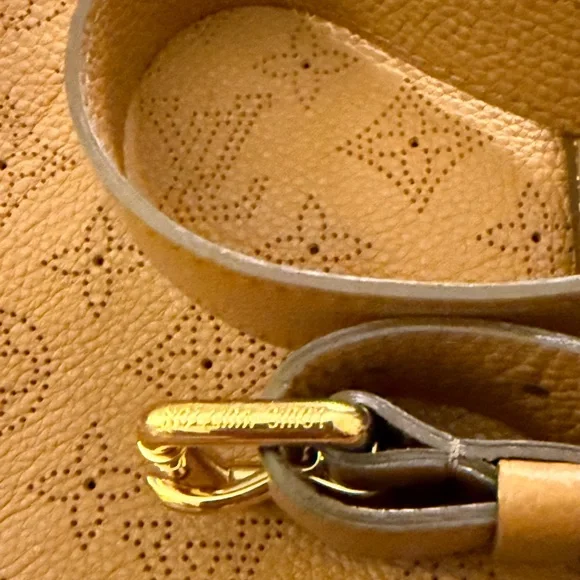 AUTH. LOUIS VUITTON MAHINA SERENE MM 2-Way Handbag/Shoulderbag-Caramel - Picture 12 of 14